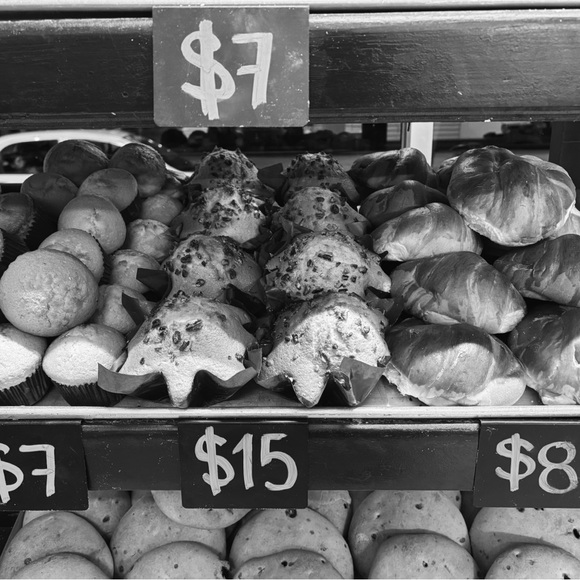 Meet your Posher, @satinribboon on ig!! - Picture 2 of 4